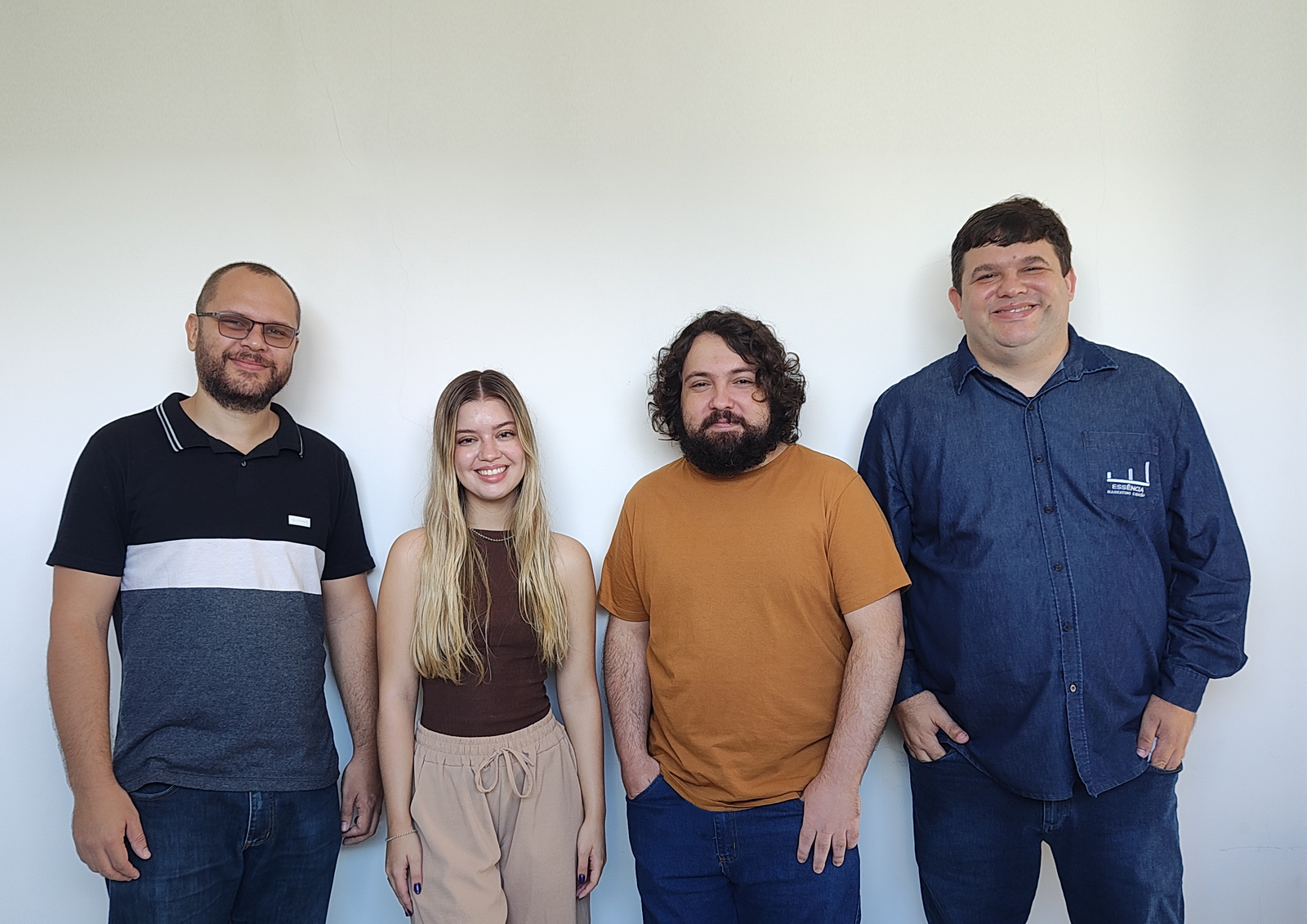 Equipe da Essência Marketing - Especialistas em gestão de tráfego para construção civil